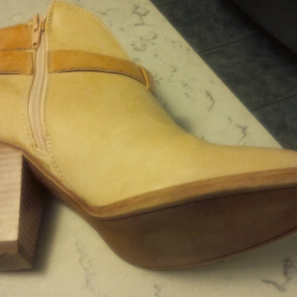 Low Rise/Ankle Boots with Zipper, Size 8.5, XOXO, Near-New Condition - Picture 4 of 4